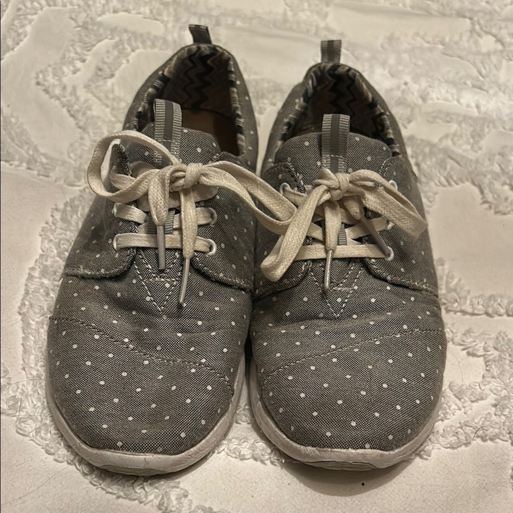Toms Gray and White Casual Sneakers with Polka Dots